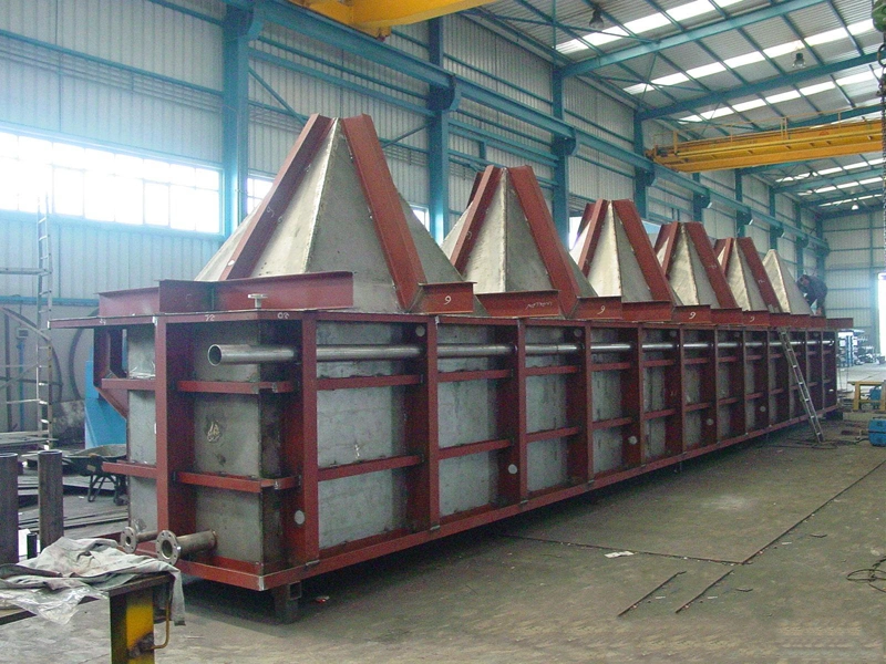 Structure métallique à raidisseurs en fabrication