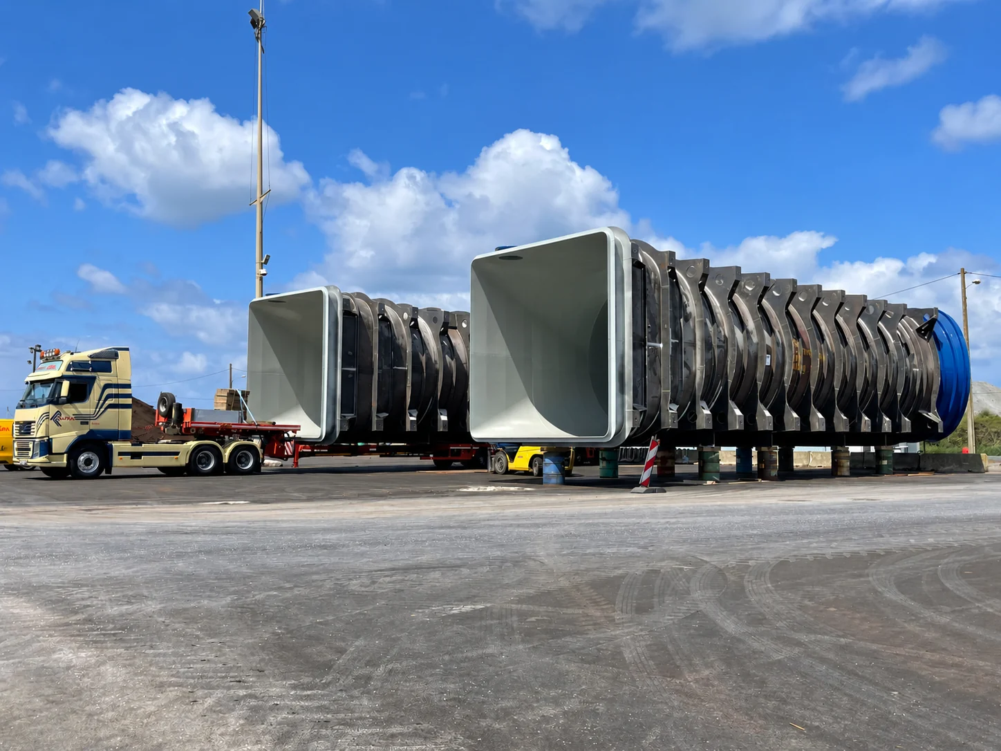 Ensemble chaudronné de grande dimension prêt pour le transport